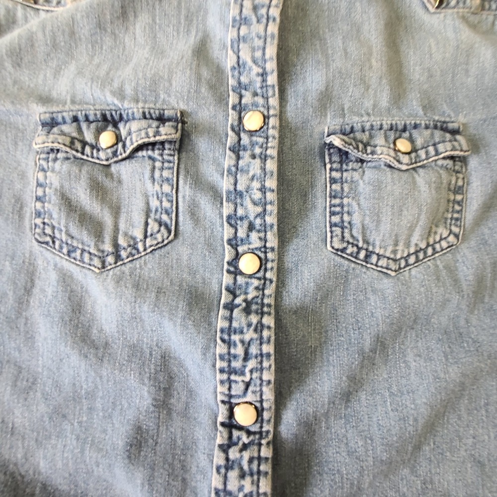 American Eagle Woman Long Sleeve Shirt extra Small Western Denim Pearl Snaps